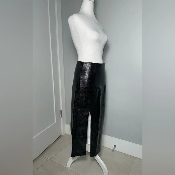 BLACK Croc Embossed Faux Leather Midi Skirt - Picture 3 of 7